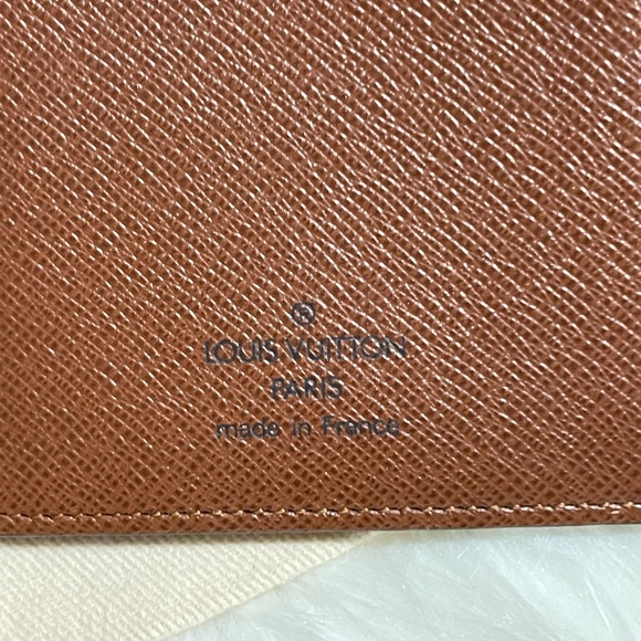 Available ✨
LOUIS VUITTON BRAZZA WALLET MONOGRAM - Picture 5 of 16
